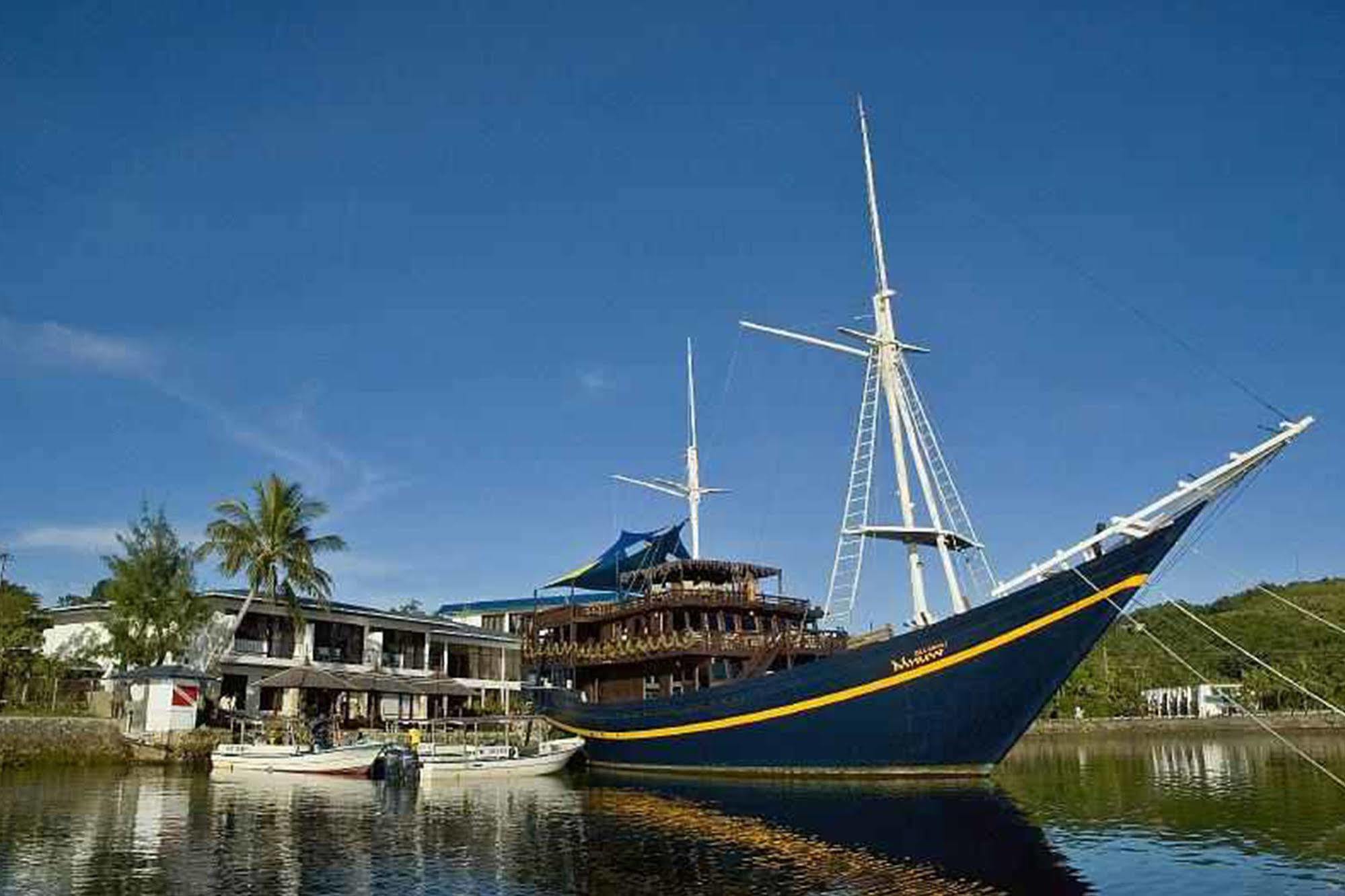 Manta Ray Bay Resort Colonia Exterior foto